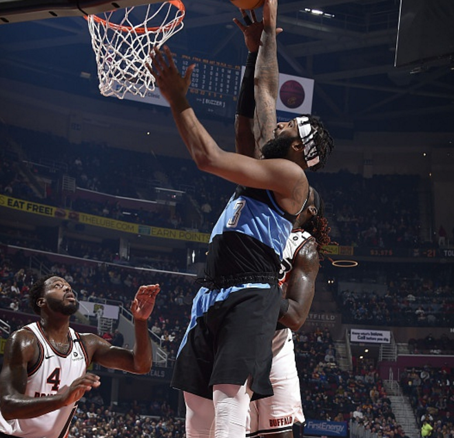 快船队科怀伦纳德迈出新一步 快船队科怀伦纳德迈出新一步